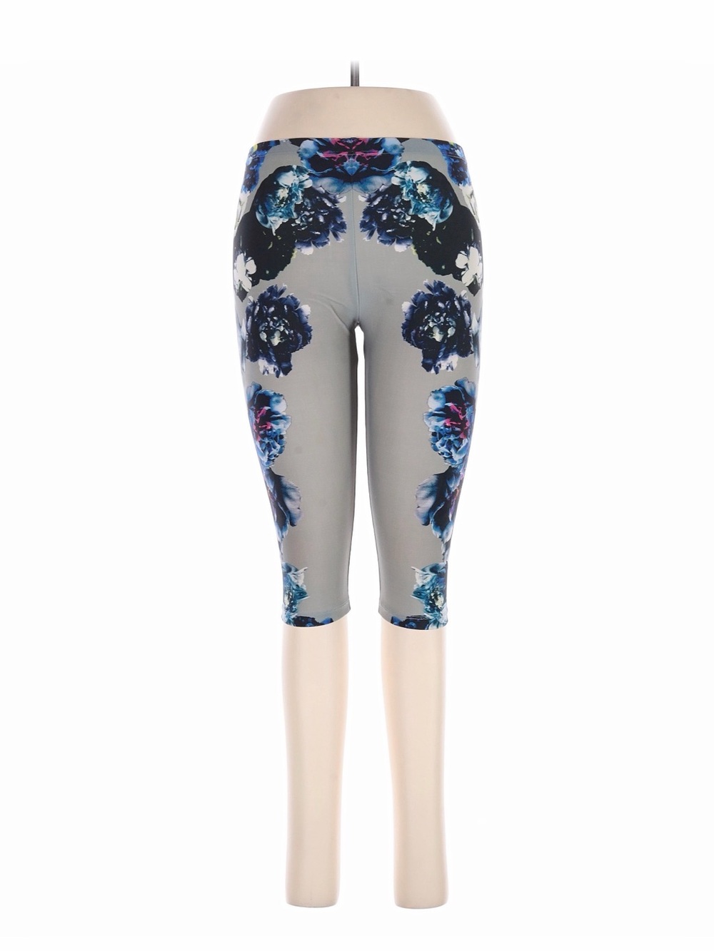 AllSaints Floral Print Capri Leggings in Gray and Blue - Picture 3 of 9